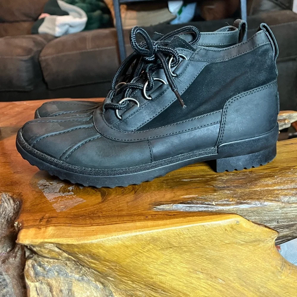 Ugg Woman’s Heather Boots size 8